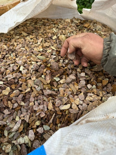 Златолит персиковый декоративная каменная крошка купить в Берёзовском