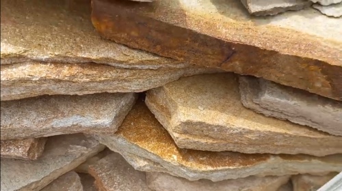 Плитняк златолит жёлтый золотистый для отмостки купить в Берёзовском