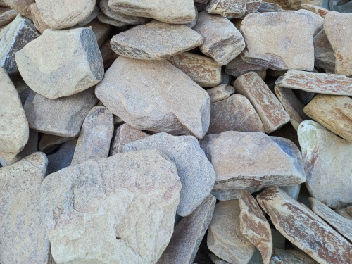 Златолит жёлтый, жёлто-зелёный глыбки и валуны для ланшафтного дизайна купить в Берёзовском