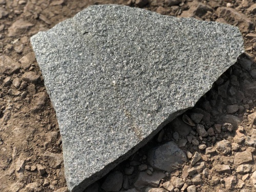 Плитняк златолит Уральский для цоколя, отмостки купить в Берёзовском