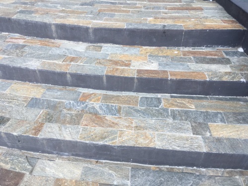 Плитка из Златолита Уральского для лестницы купить в Берёзовском