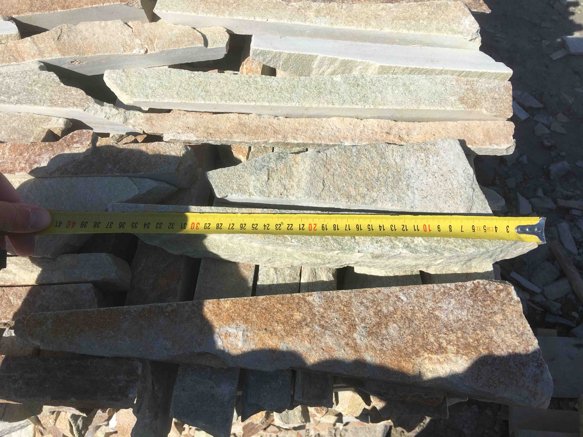 Горбушка златолит золотистый для облицовки купить в Берёзовском