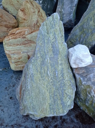 Златолит жёлтый, жёлто-зелёный глыбки и валуны для ланшафтного дизайна купить в Берёзовском