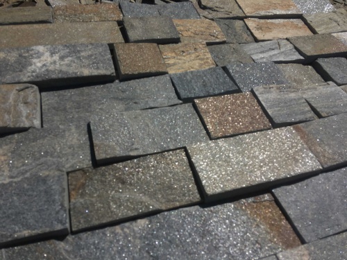 Плитка пилёная златолит Уральский для цоколя, отмостки купить в Берёзовском