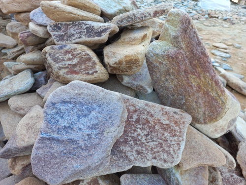 Златолит жёлтый, жёлто-зелёный глыбки и валуны для ланшафтного дизайна купить в Берёзовском