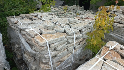 Гранитный плитняк галтованный для парковки купить в Берёзовском