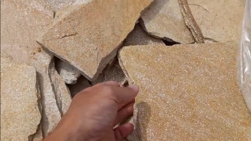 Плитняк златолит жёлтый золотистый для отмостки купить в Берёзовском