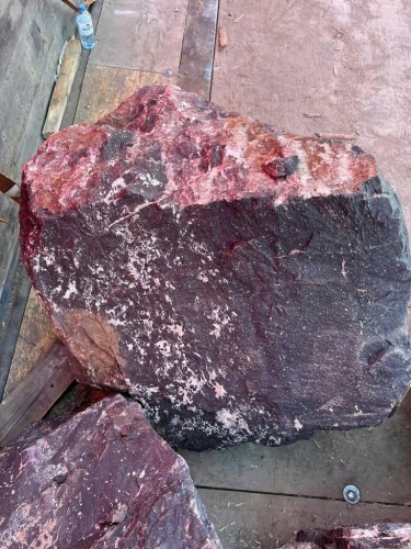 Камни для ландшафтного дизайна красно-фиолетовые 10-60 килограмм купить в Берёзовском