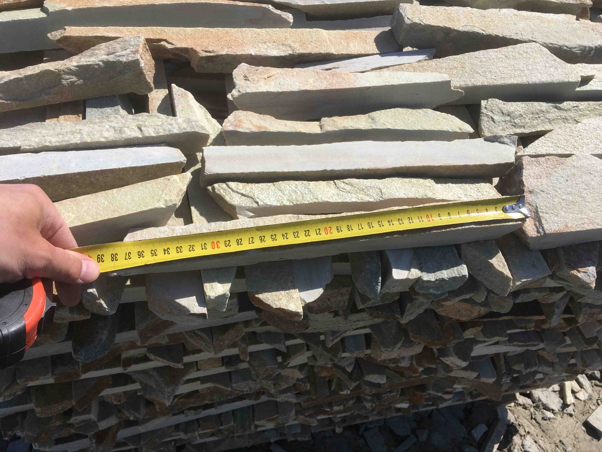 Горбушка златолит золотистый для облицовки купить в Берёзовском