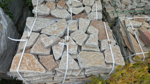 Гранитный плитняк галтованный для парковки купить в Берёзовском