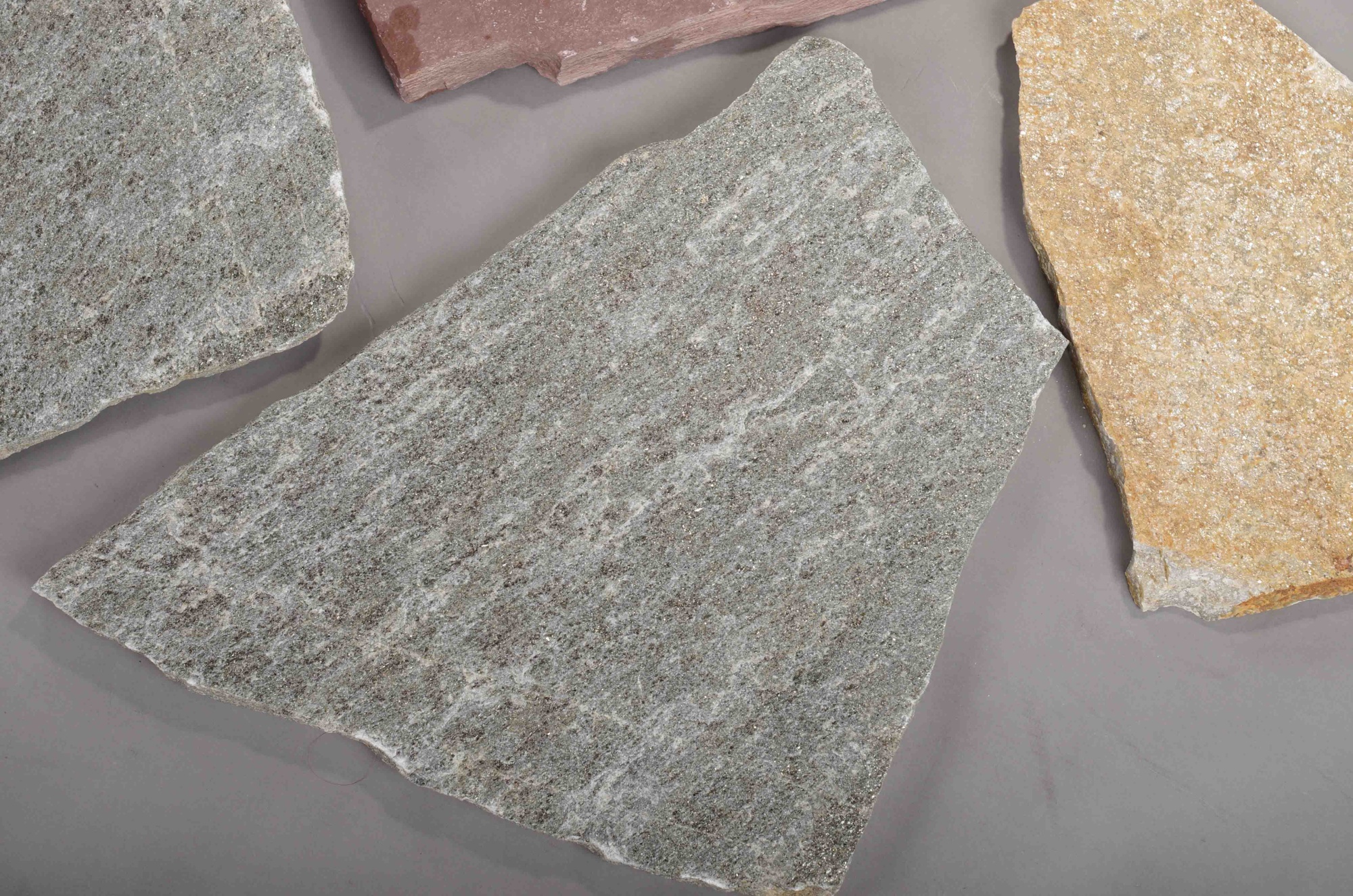 Плитняк златолит Уральский  для фасада купить в Берёзовском