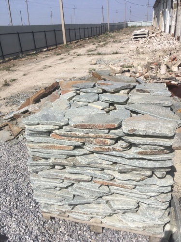 Златолит серебристый галтованный для лестниц купить в Берёзовском