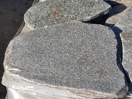 Златолит серебристый галтованный для лестниц купить в Берёзовском