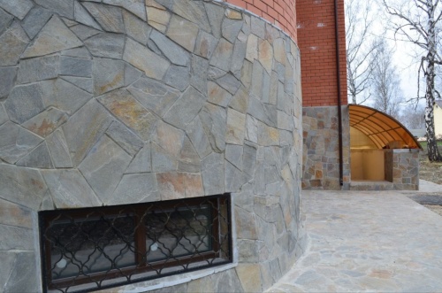 Плитняк златолит Уральский для цоколя, отмостки купить в Берёзовском